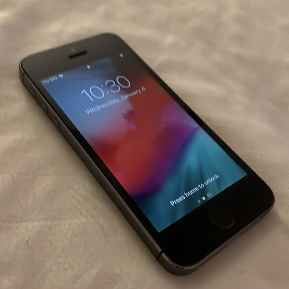 iPhone - Picture 2 of 5